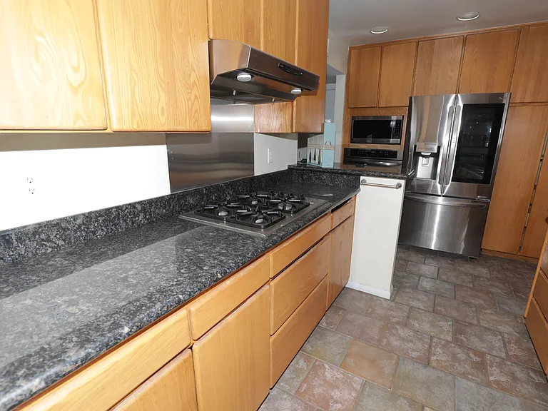 Gas cooktop stove with ample storage