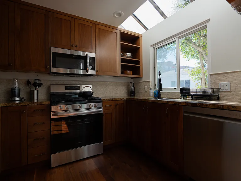 17 20th Ave #B — Photo 9