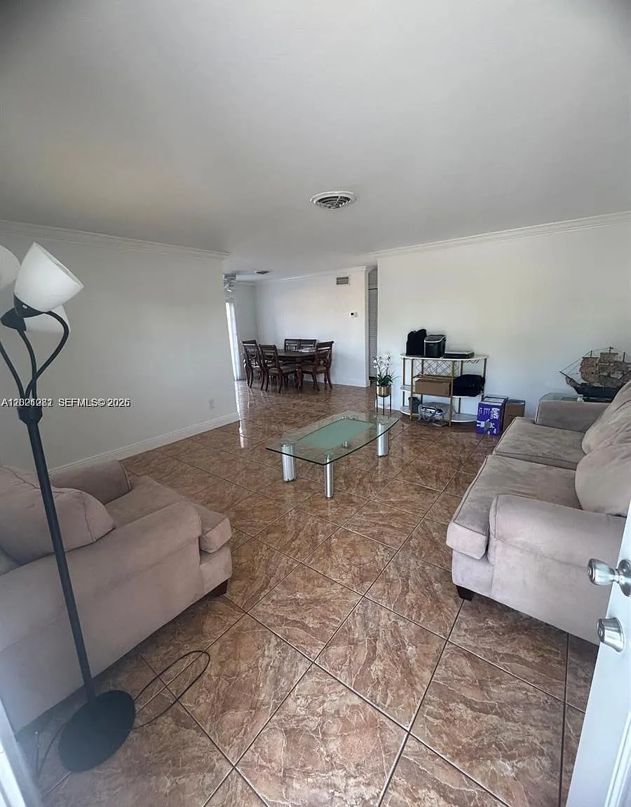 Carol City 4th Addn — Photo 3