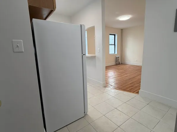 4545 46th St APT 5F, Woodside, NY 11377