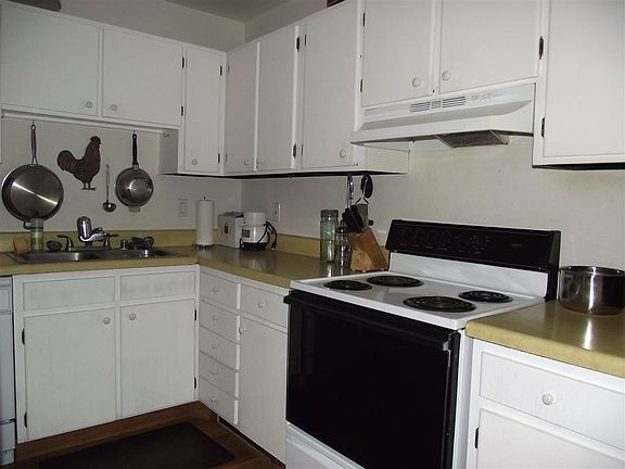2nd image of 159 Calle Ojo Feliz Unit F