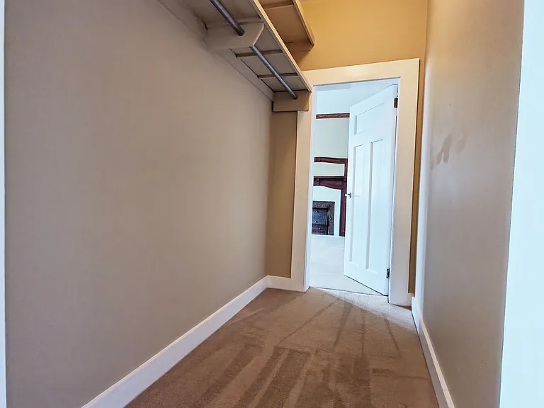 1110 Simcoe St S #2 — Photo 7