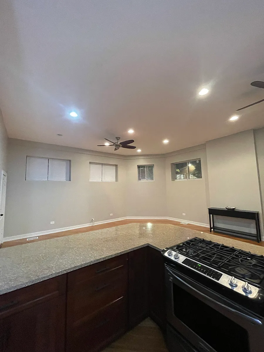 Building Photo - 3756 W Windsor Ave #1