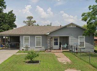 1006 E Gilbert St, Henrietta, TX 76365