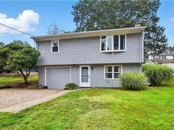 89 Spice Bush Trl, Narragansett, RI 02882