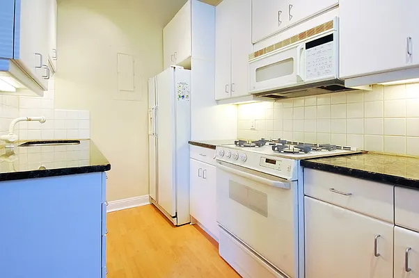 Rented by City Connections Realty | media 37