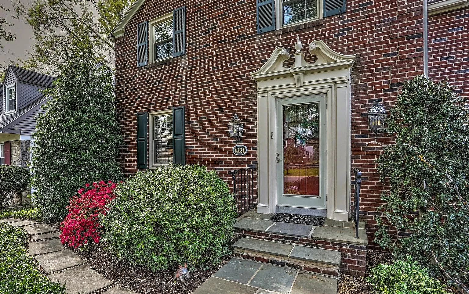4 bed, 1938 sqft, $3,800 — Photo 3
