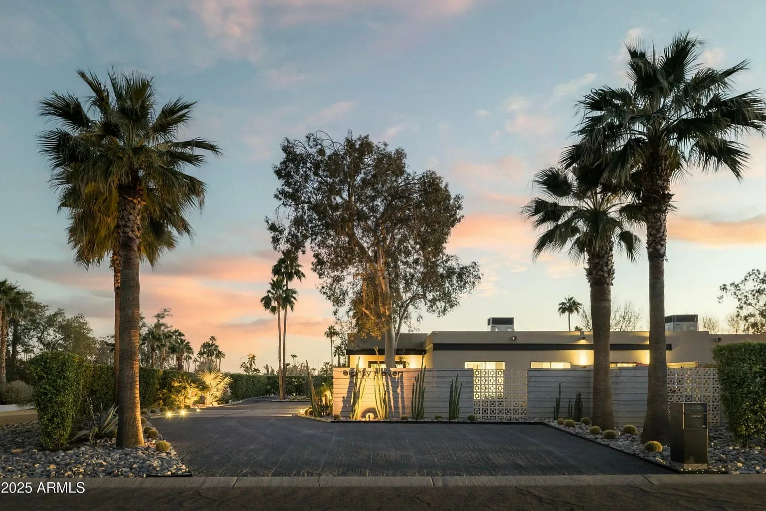 5 bed, 4727 sqft, $14,000 — Photo 3