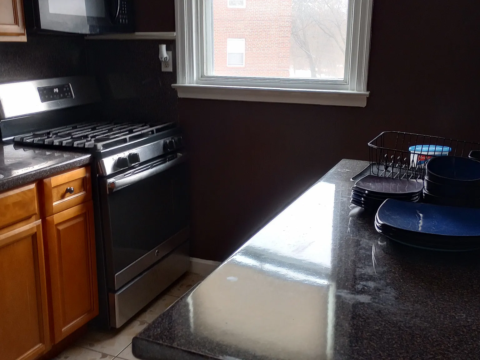 693 W Walnut Ln — Photo 2