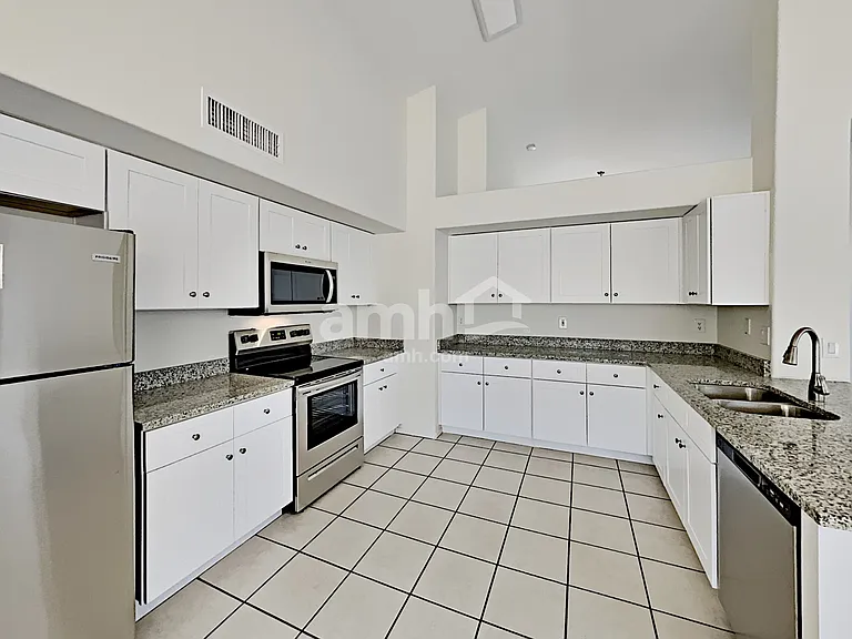 12554 W Holly St — Photo 3
