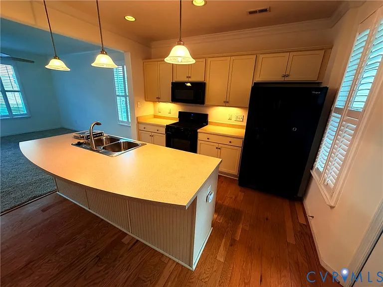 8217 Center Path Ln — Photo 5