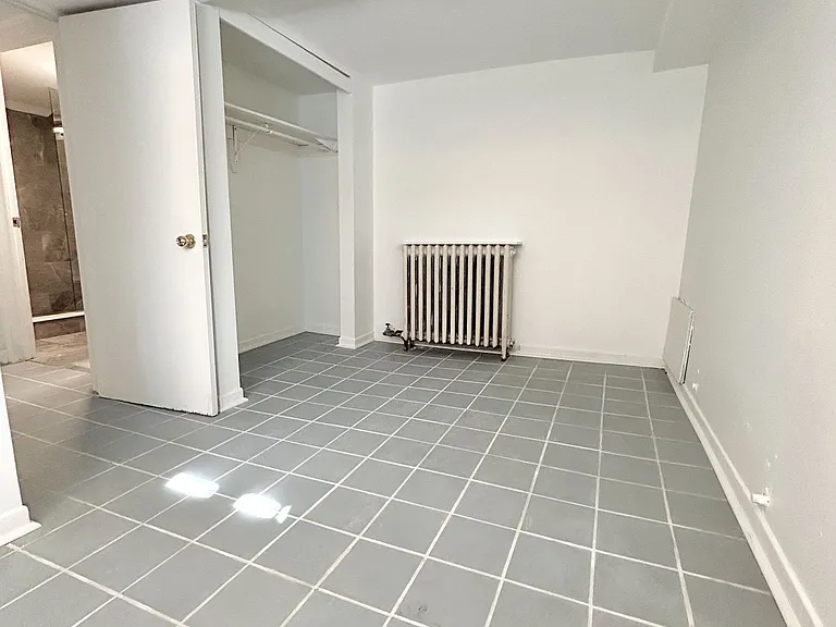 375 Palmerston Blvd #LOWER — Photo 13