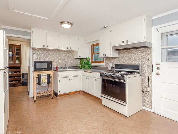 5th image of 4814 W 102nd St