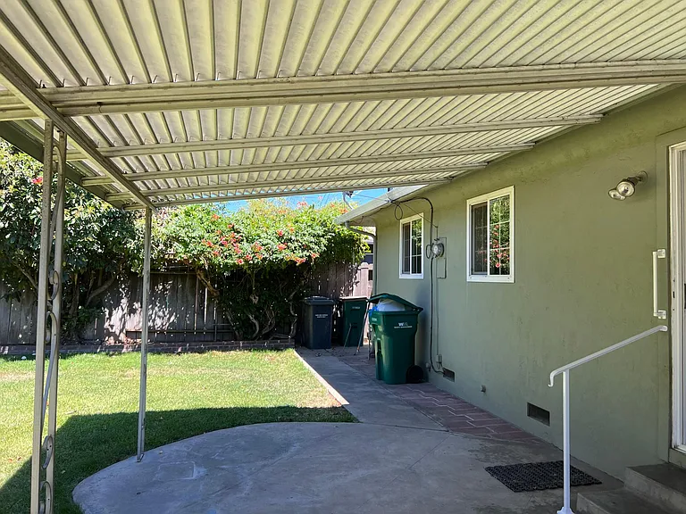811 W Tokay St — Photo 40