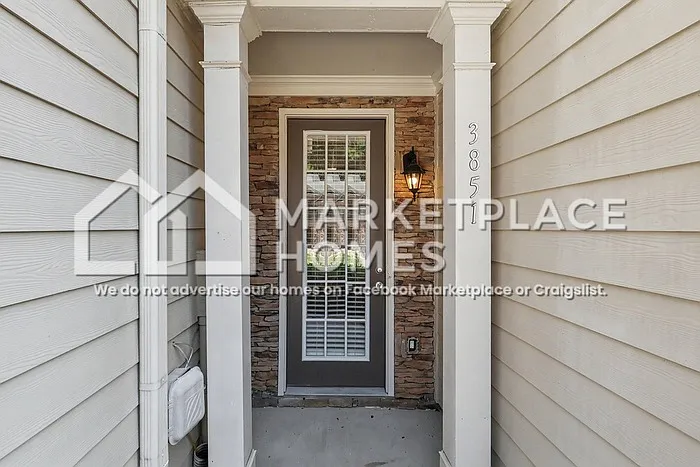 3 bed, 2.5 bath, 1977 sqft, $2,249 — Photo 2
