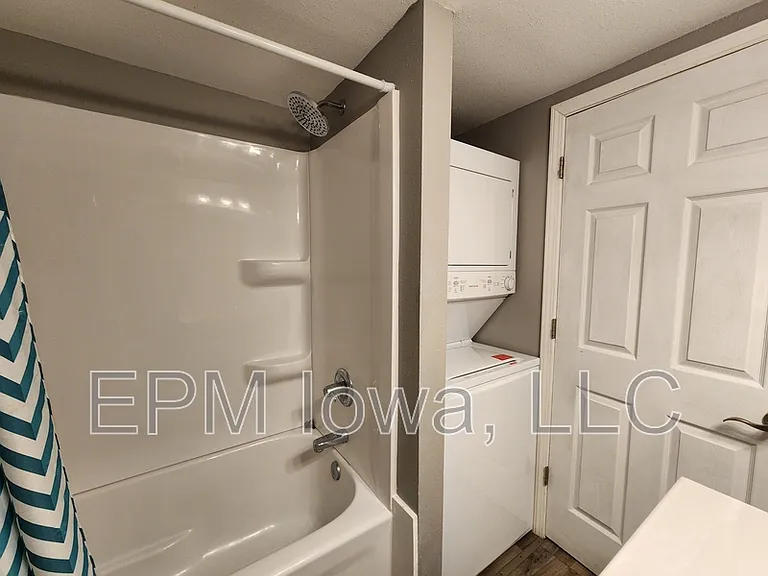 609 1st St W #E — Photo 10
