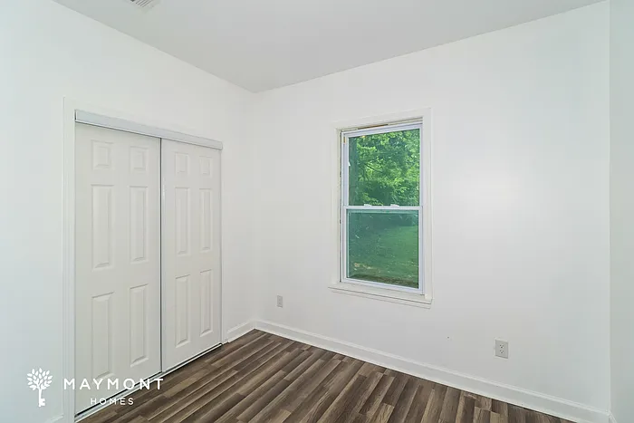 1592 Southern Ave — Photo 11