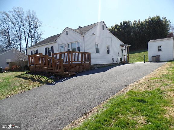 3rd image of 1910 Hillside Dr