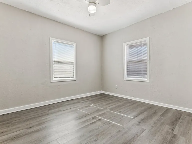 416 W 9th St #1 — Photo 12