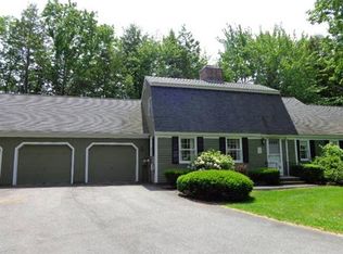 67 Applegate Ln, Falmouth, ME 04105