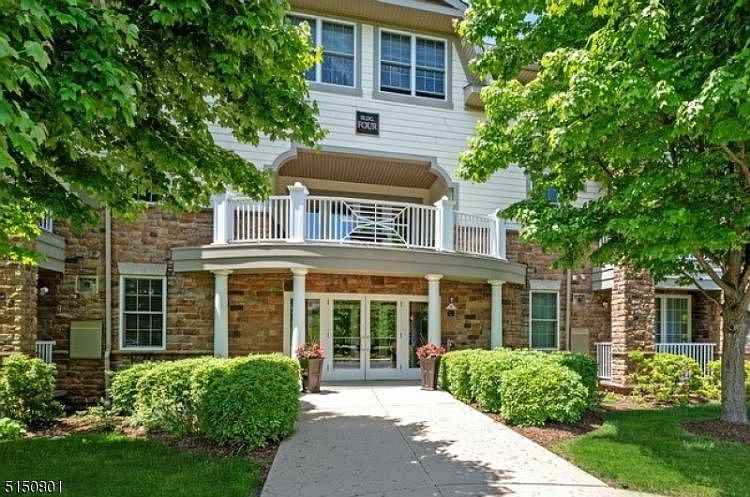 1st image of 461 Victoria Dr #461