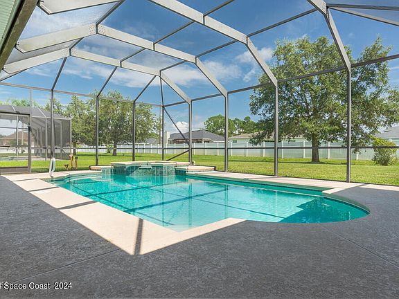 5th image of 2131 Windbrook Dr SE