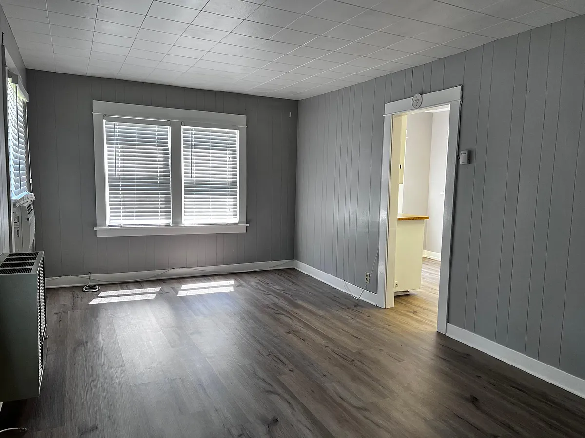 Building Photo - 702 E Greystone Ave #1/2