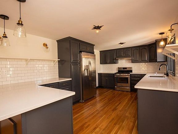 3rd image of 384 Franklin St #384