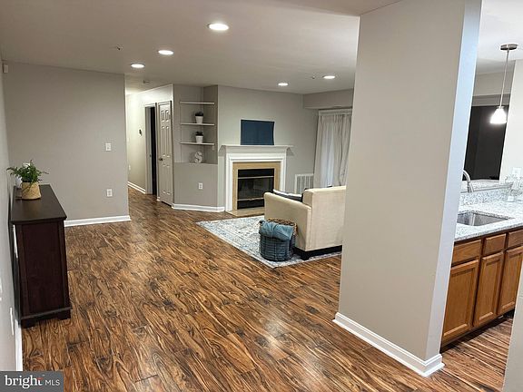 3rd image of 9605 Lake Pointe Ct APT 103