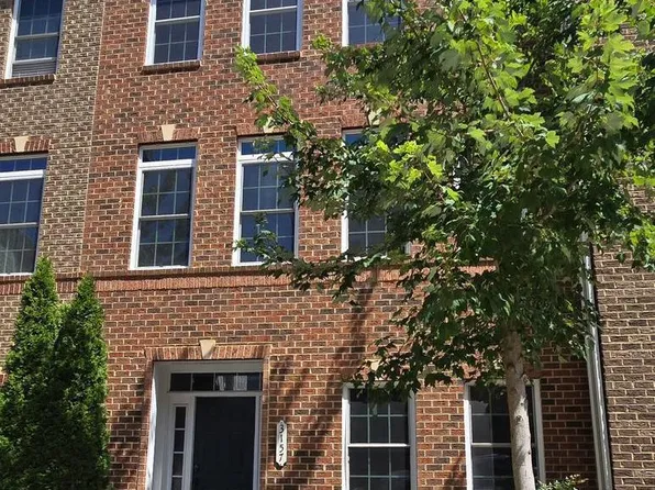 3157 John Glenn St, Herndon, VA 20171