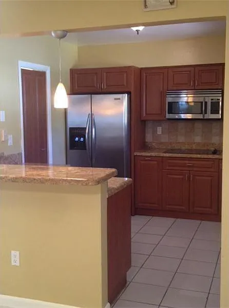 4 bed, 2.0 bath, 1429 sqft, $3,200 — Photo 2