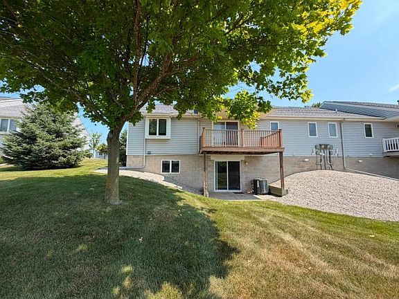 3rd image of 4879 Ridgeway Dr