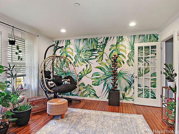 5th image of 315 Hawthorn Ln