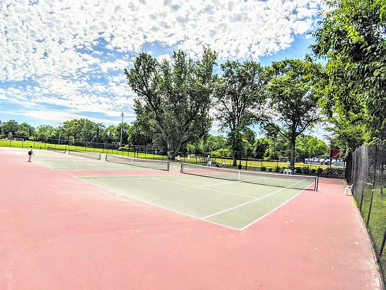 Melrose public tennis court