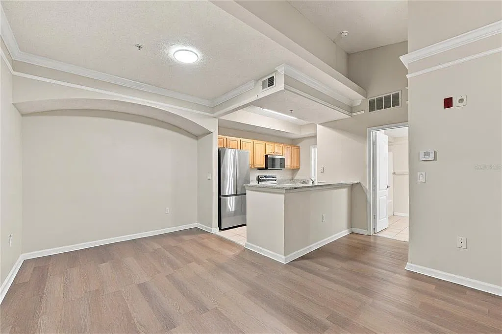 1 bed, 1.0 bath, 895 sqft, $1,490 — Photo 3
