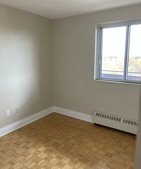 45 Paisley Blvd W — Photo 33