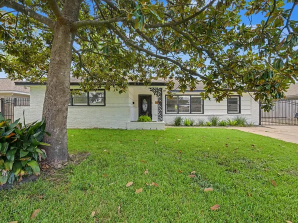 9613 Westview Dr, Houston, TX 77055