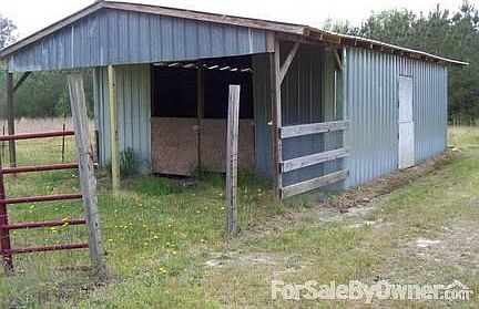 2 stall barn with rabbit hutch on back