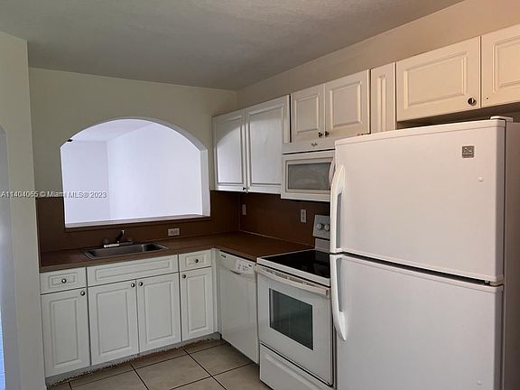 3rd image of 1271 SE 29th St #10324