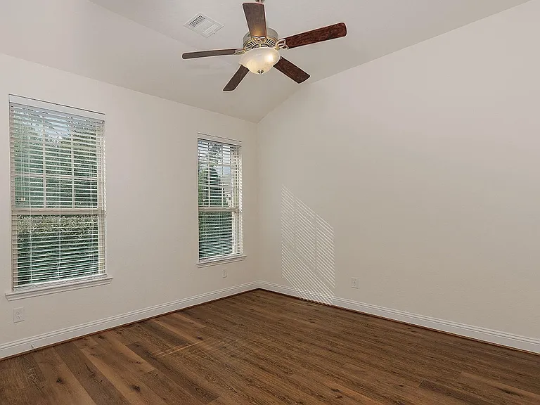 46 Caprice Bend Pl — Photo 24