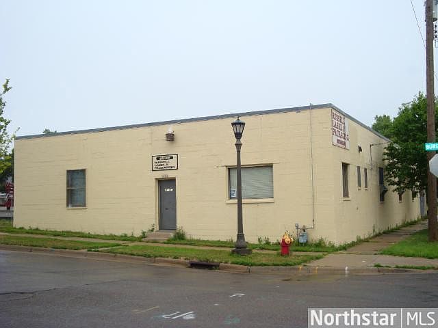 1st image of 499 Burgess St