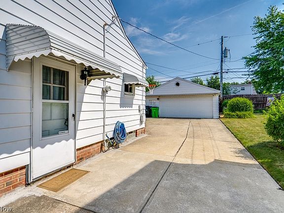 3rd image of 13304 Woodward Blvd