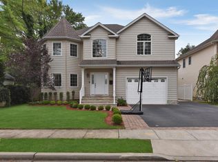 1657 Warwick Rd, Hewlett, NY 11557