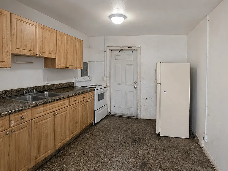 1600 Center St #A12 — Photo 8
