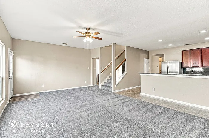 5 bed, 2.5 bath, 3213 sqft, $2,225 — Photo 4