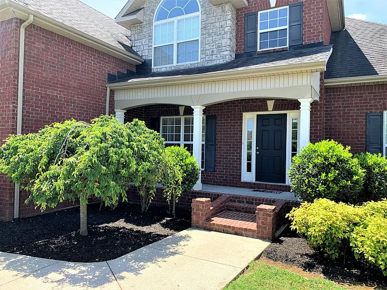 320 Foundry Cir — Photo 2