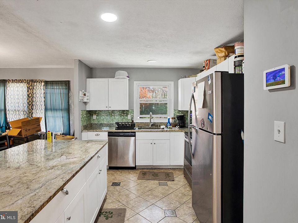2nd image of 1010 Ivy Ln