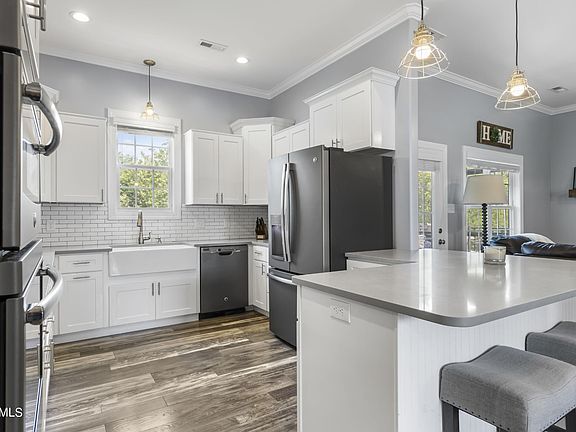 5th image of 545 Greystoke Ln