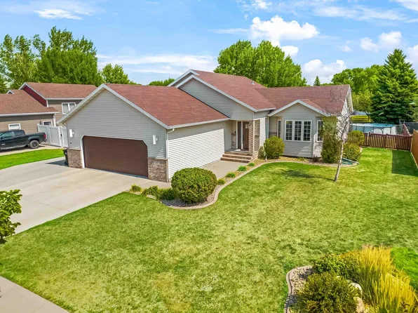 611 11th St W, West Fargo, ND 58078