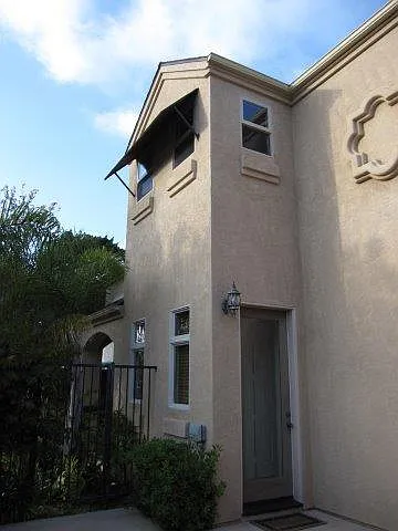3 Bedroom Townhome with Rooftop Deck in Pacific Beach — Photo 1